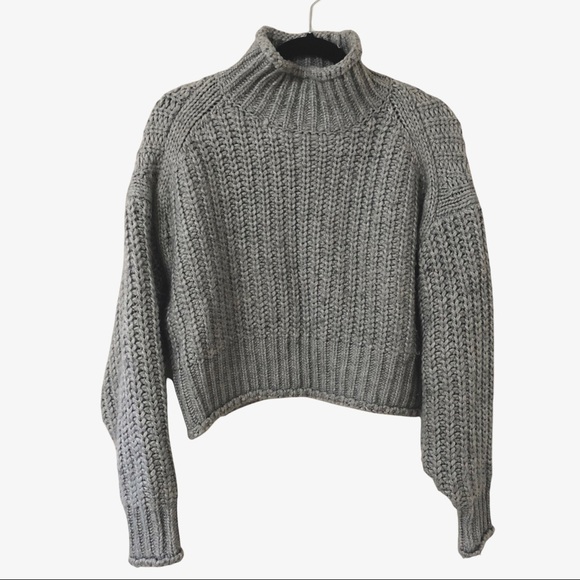 H&M Sweaters - H&M chunky knit gray boxy crop sweater (S)